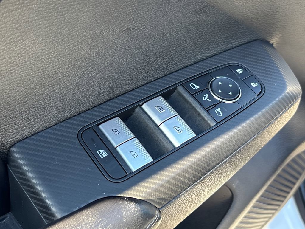 Used 2023 Mitsubishi Outlander SE image 32