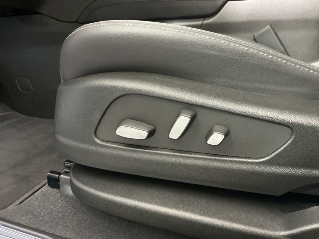 Used 2025 Cadillac XT5 Sportv w/ Technology Package AWD/4WD image 21