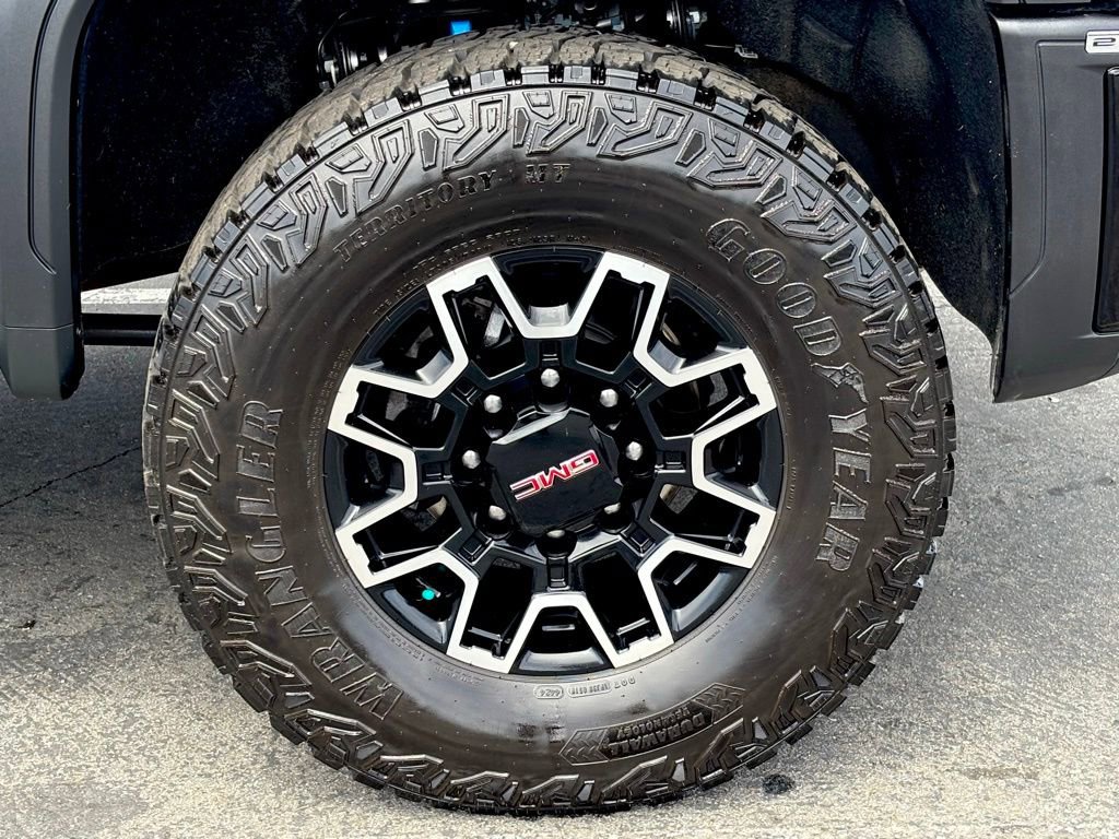 Used 2025 GMC Sierra 2500 AT4X image 44