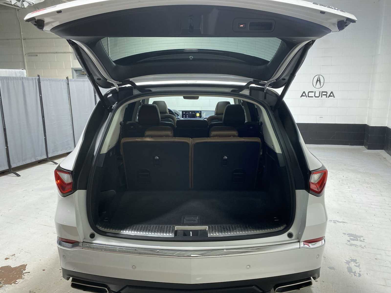 Used 2023 Acura MDX SH-AWD w/ Advance Package image 19
