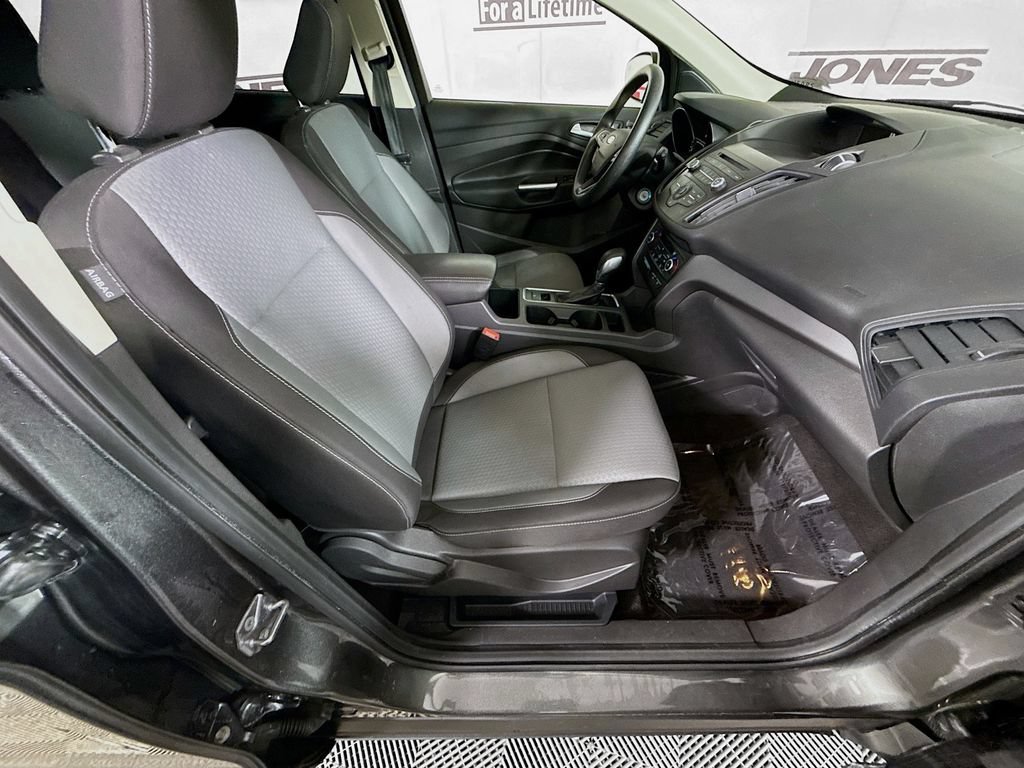 Used 2018 Ford Escape SE w/ Ford Safe & Smart Package FWD image 27