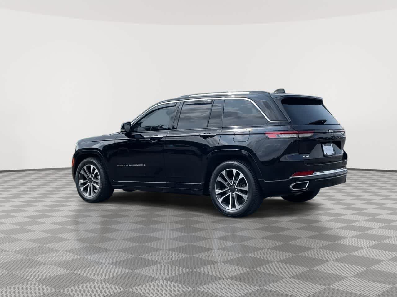 Used 2022 Jeep Grand Cherokee Overland AWD/4WD image 6