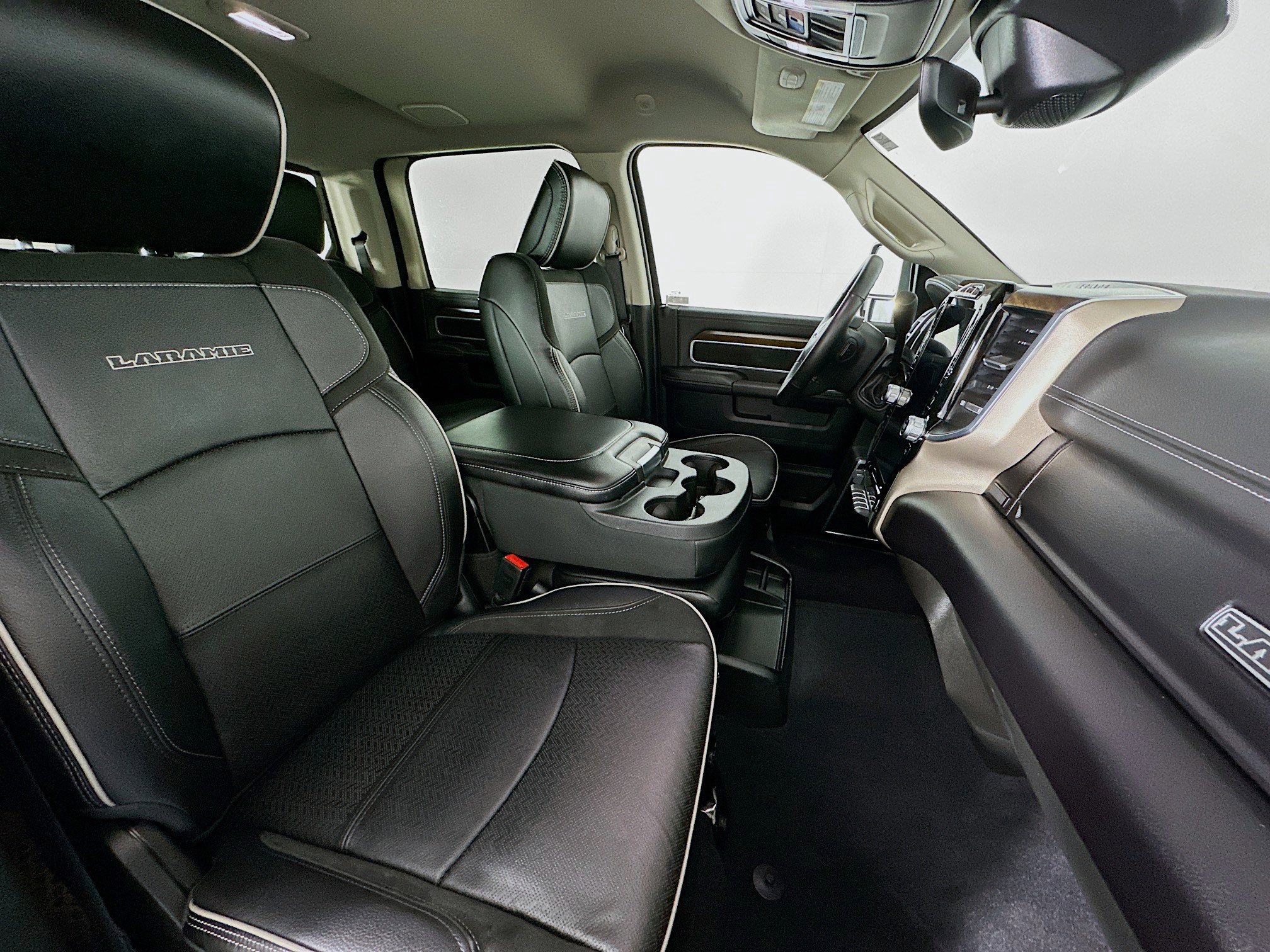 Used 2024 RAM 2500 Laramie w/ Safety Group image 32