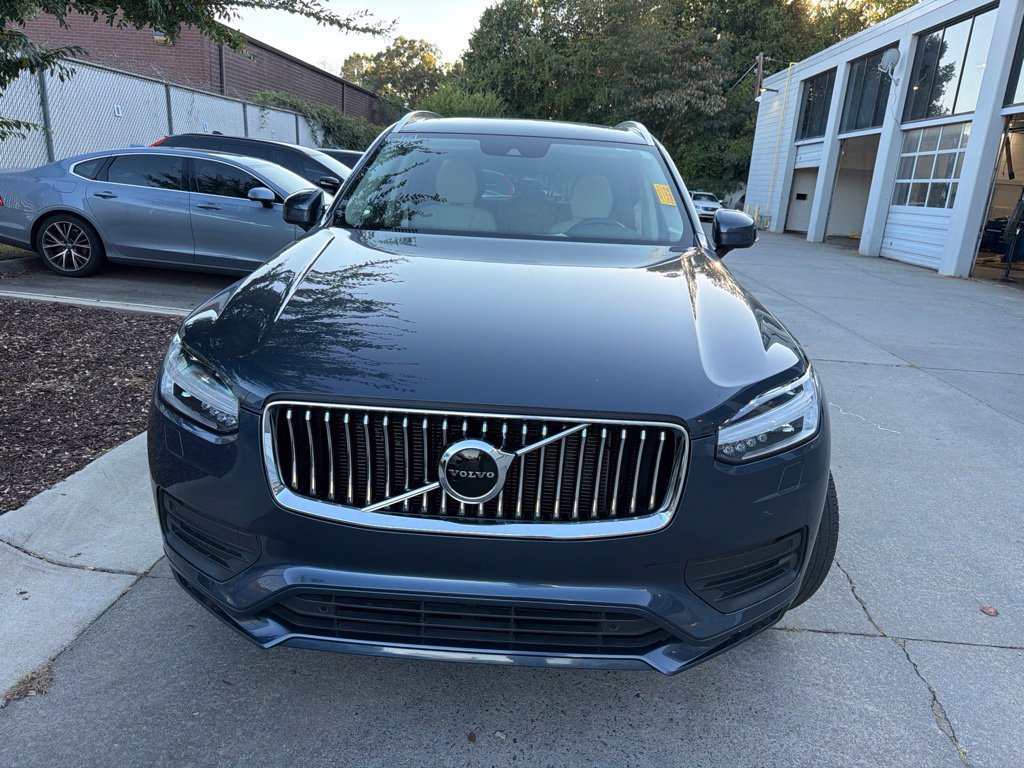 Used 2022 Volvo XC90 T6 Momentum w/ Climate Package AWD/4WD image 2