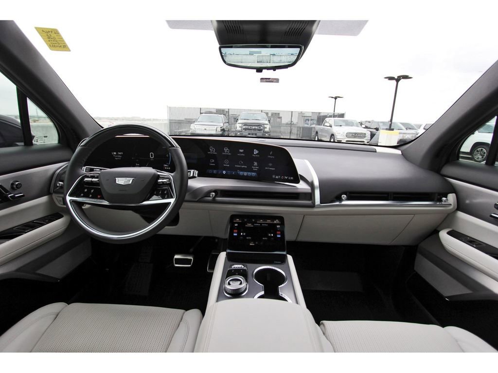 Certified 2026 Cadillac Vistiq Luxury image 9