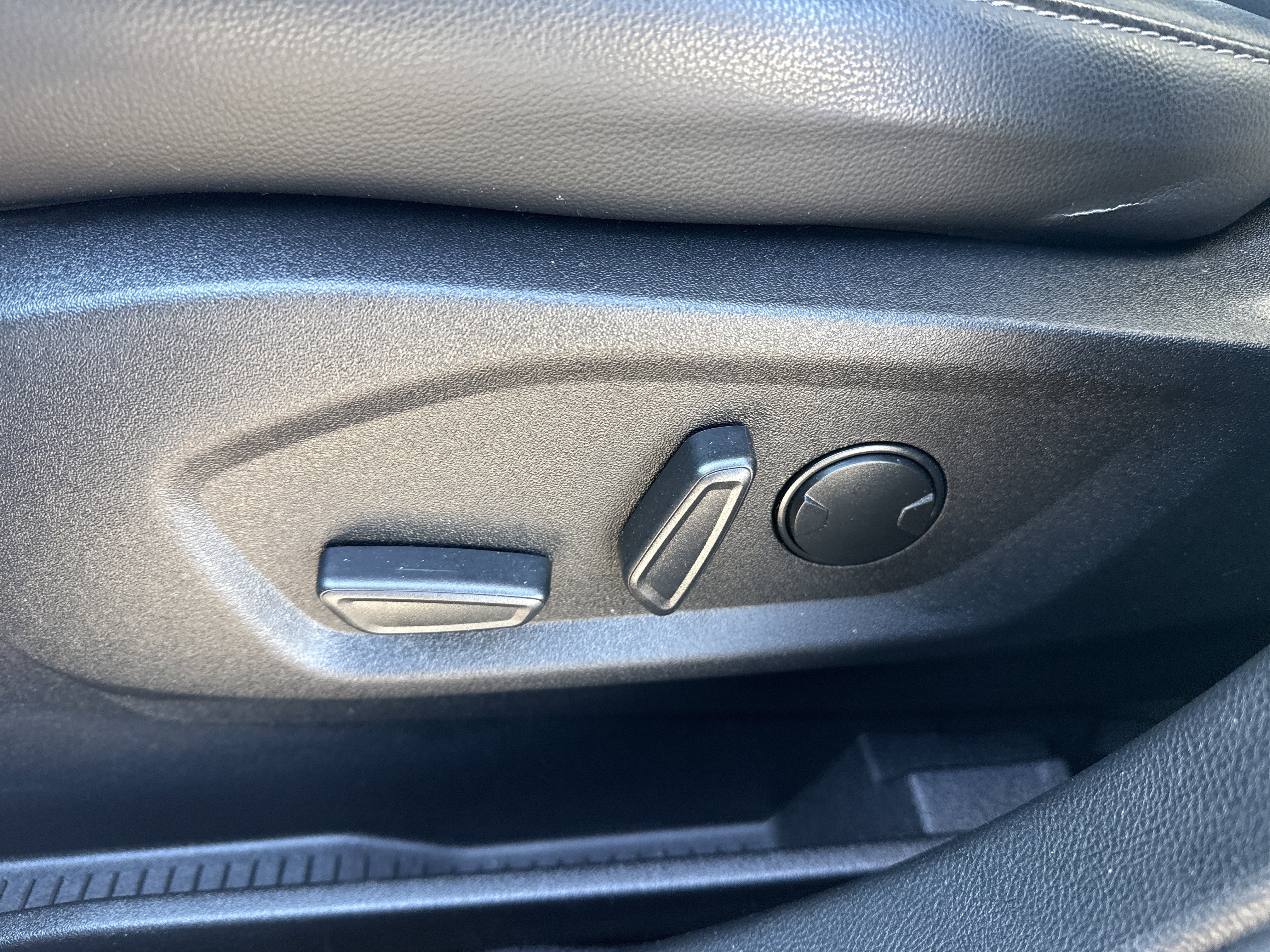 Used 2024 Ford Edge SEL w/ Convenience Package image 17