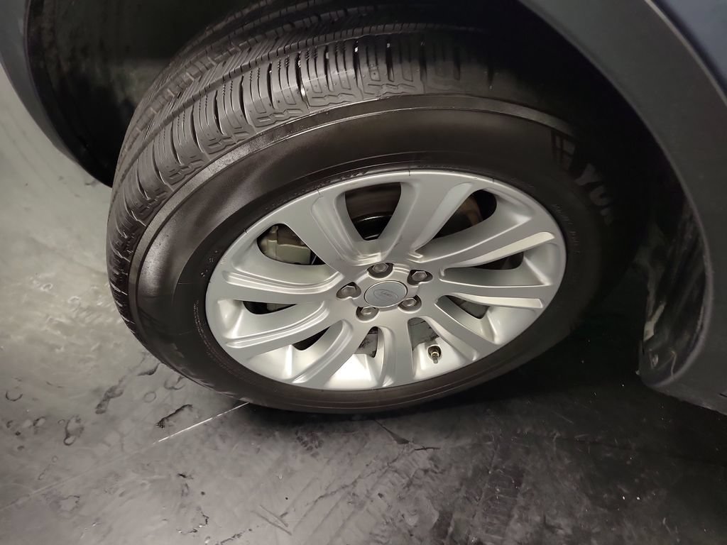 Used 2019 Land Rover Discovery Sport SE AWD/4WD image 14