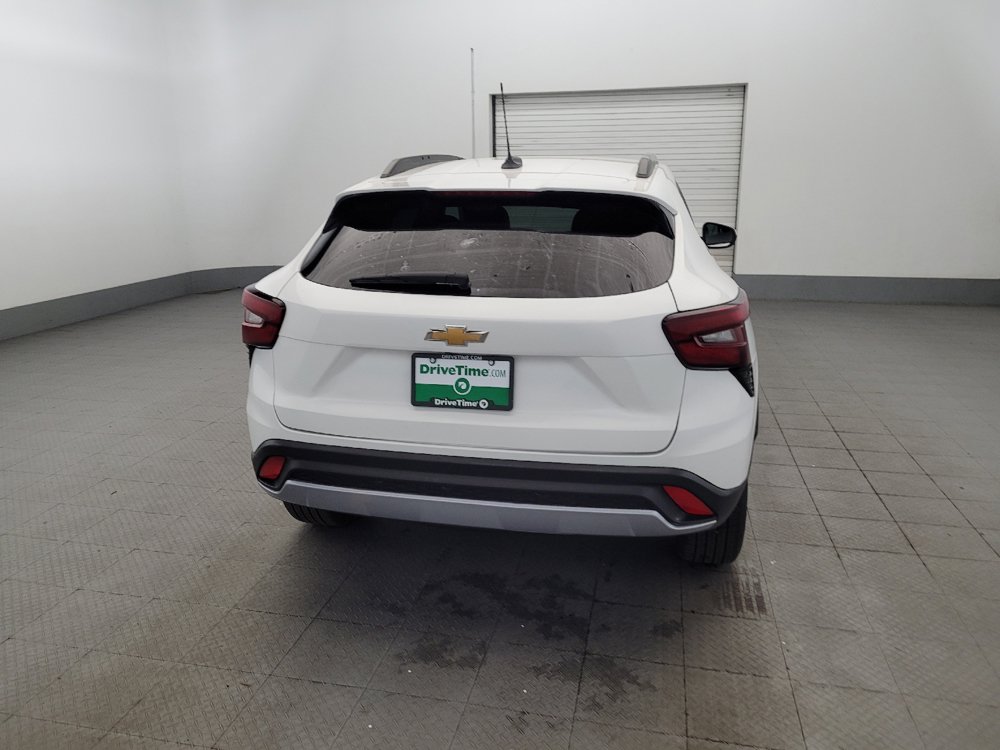 Used 2025 Chevrolet Trax LT FWD image 7