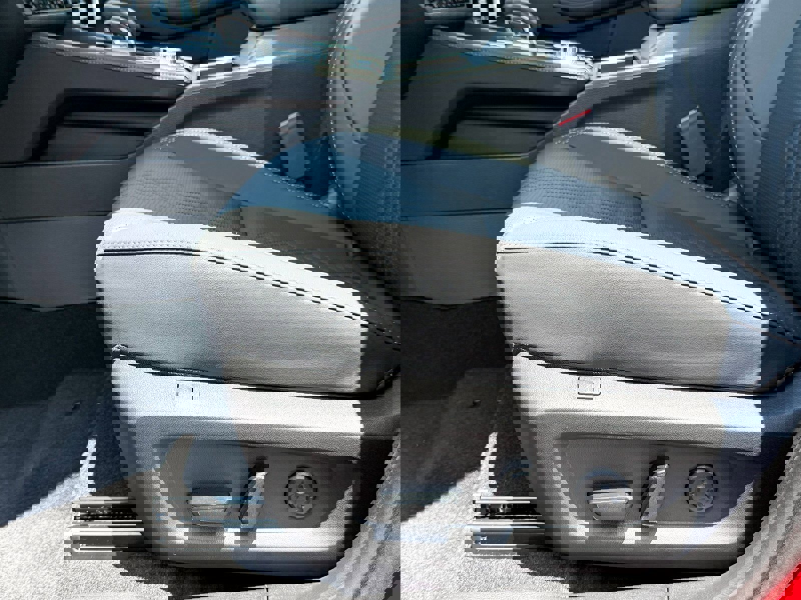 New 2025 Mitsubishi Outlander 4WD Plug-In Hybrid image 7