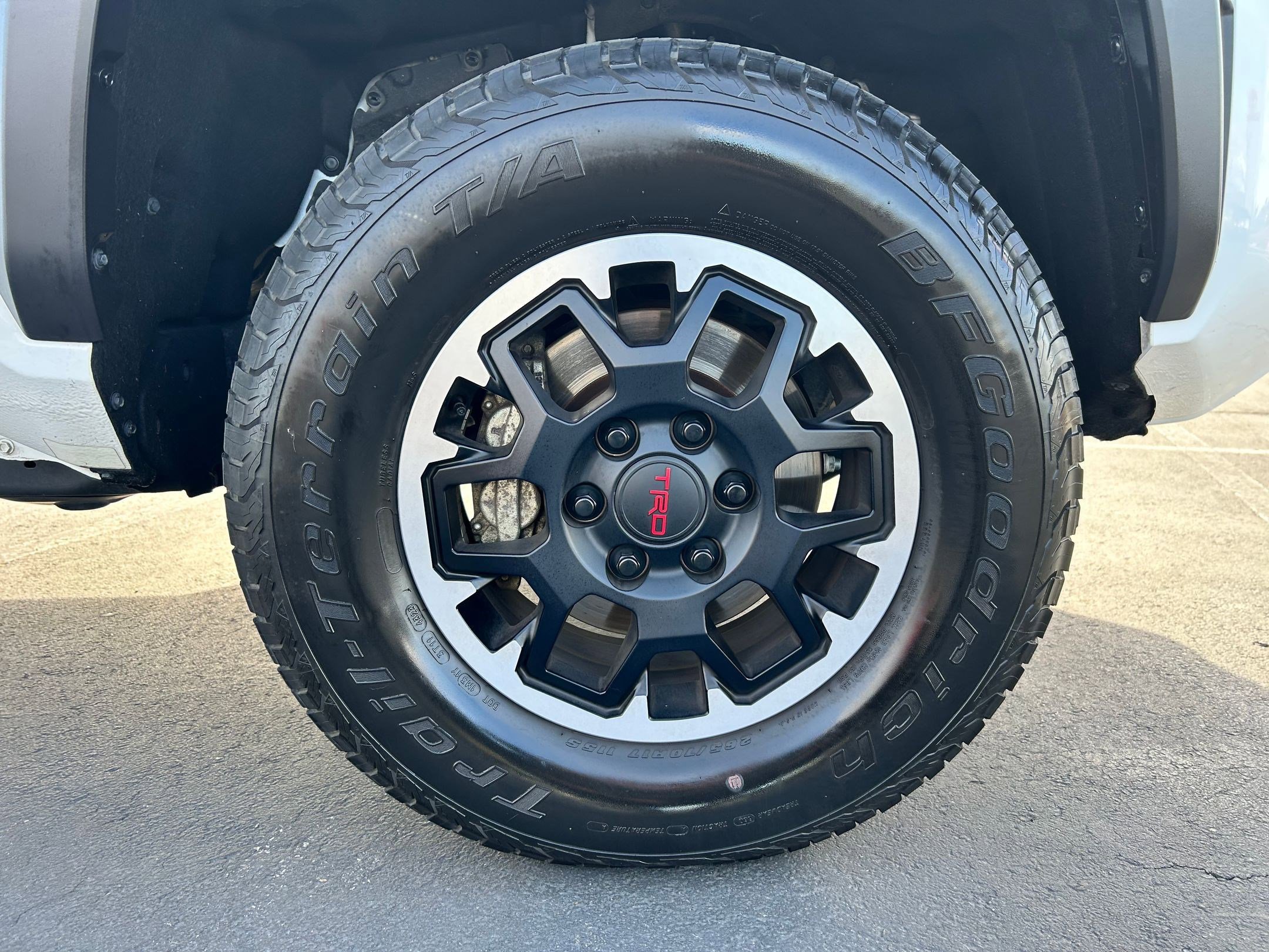 Certified 2024 Toyota Tacoma TRD Off-Road AWD/4WD image 30