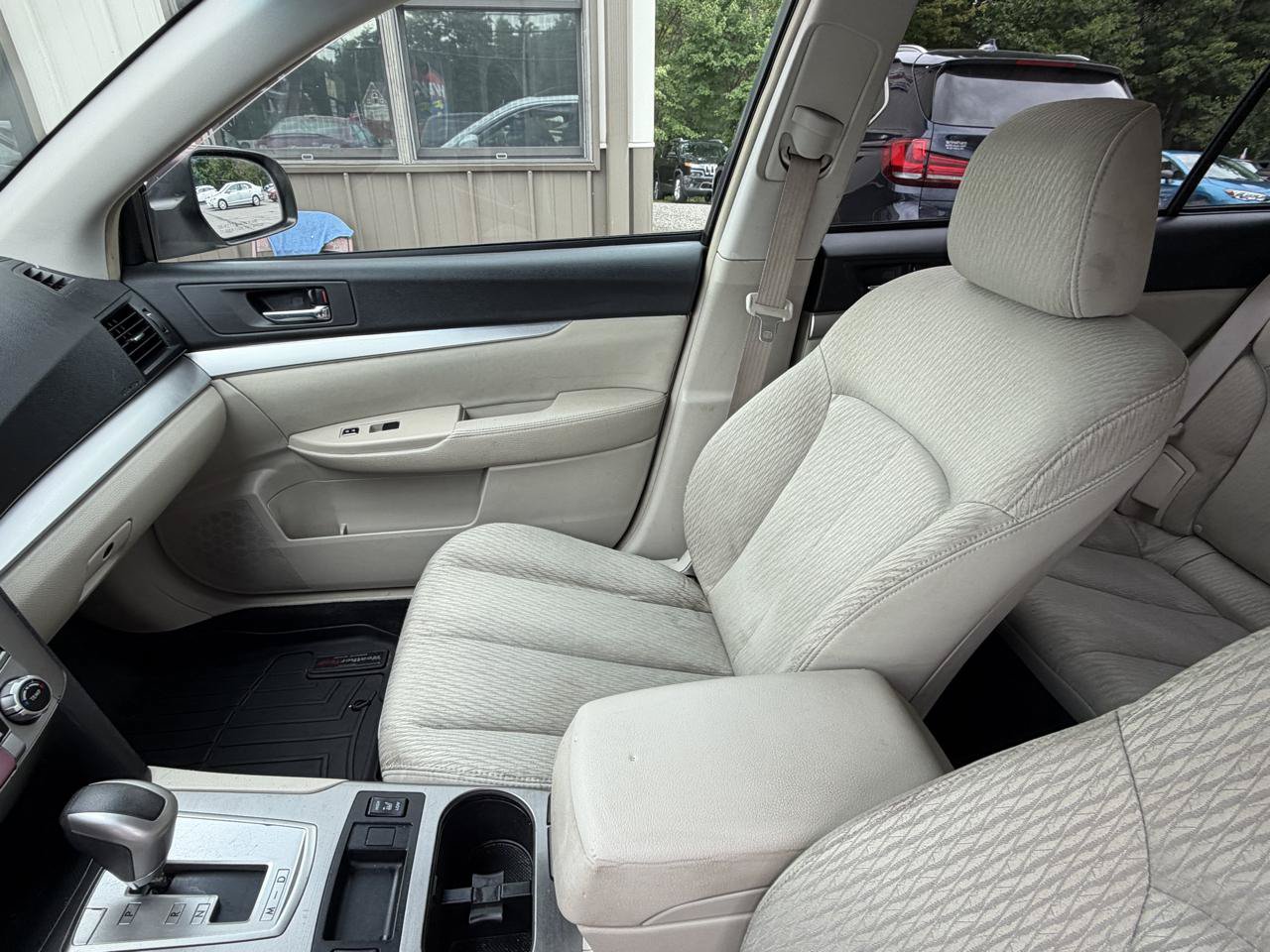 Used 2010 Subaru Outback 2.5i Premium AWD/4WD image 15
