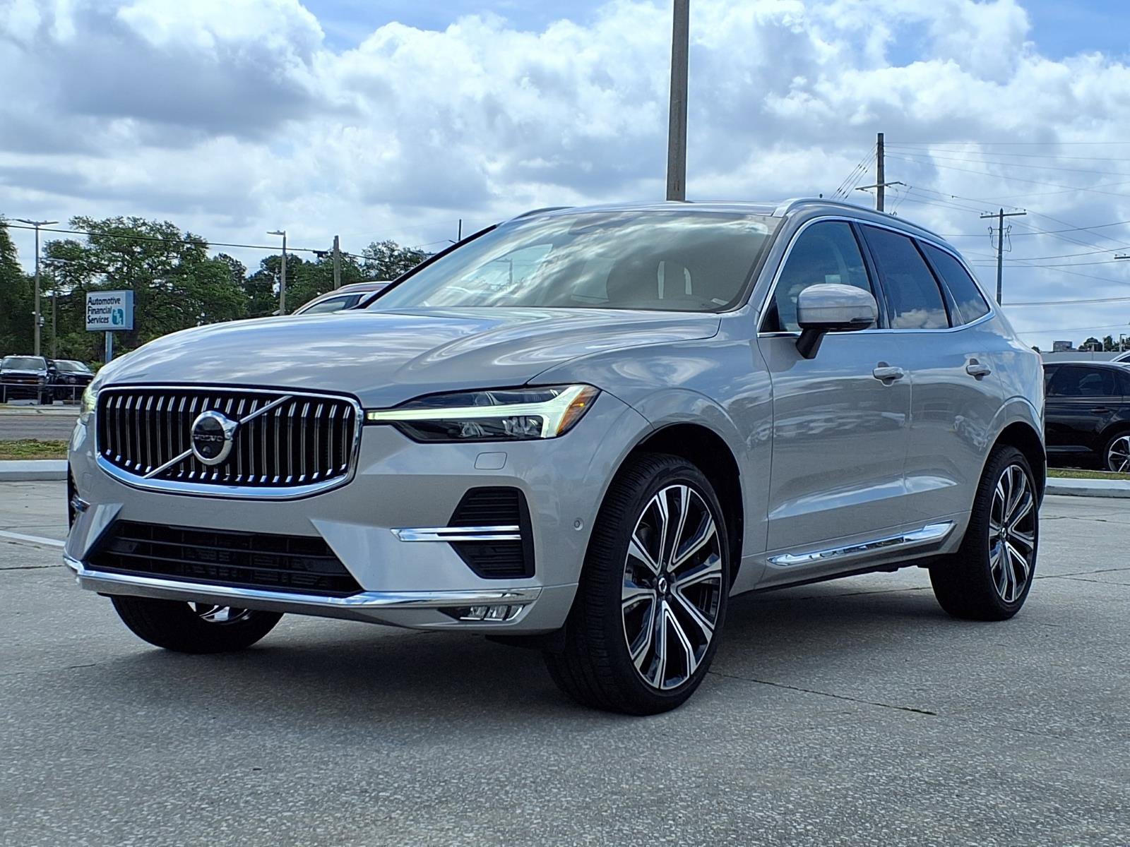 Certified 2023 Volvo XC60 B5 Ultimate w/ Climate Package AWD/4WD image 3