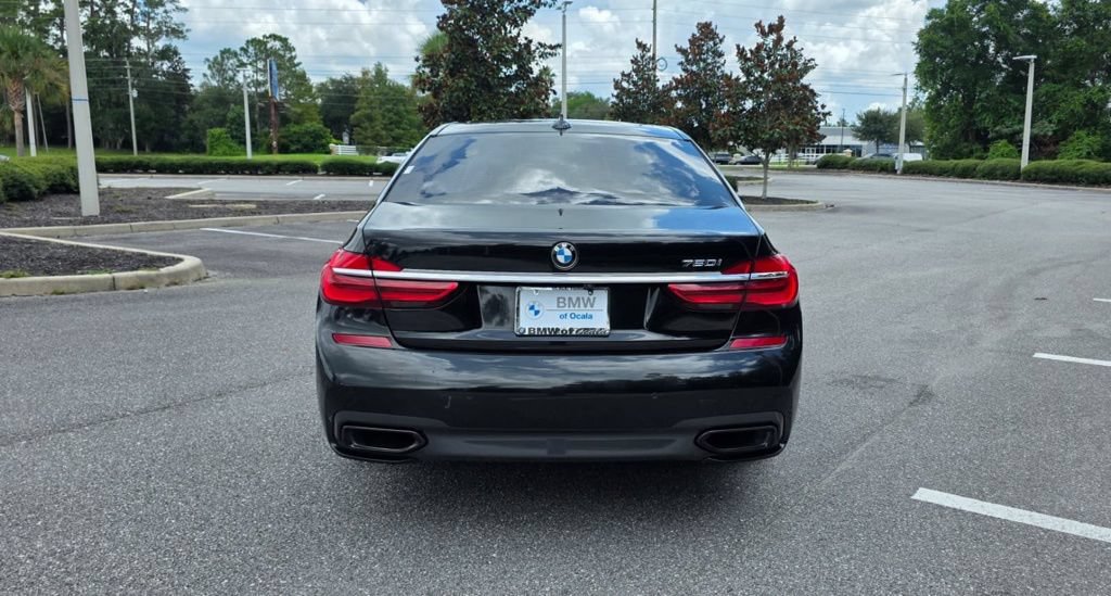 Used 2019 BMW 750i w/ Executive Package RWD image 4