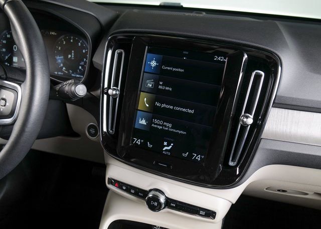 Used 2021 Volvo XC40 T5 Inscription w/ Advanced Package image 16