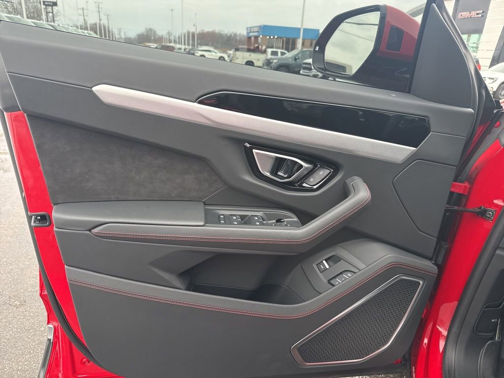 Used 2022 Lamborghini Urus image 29