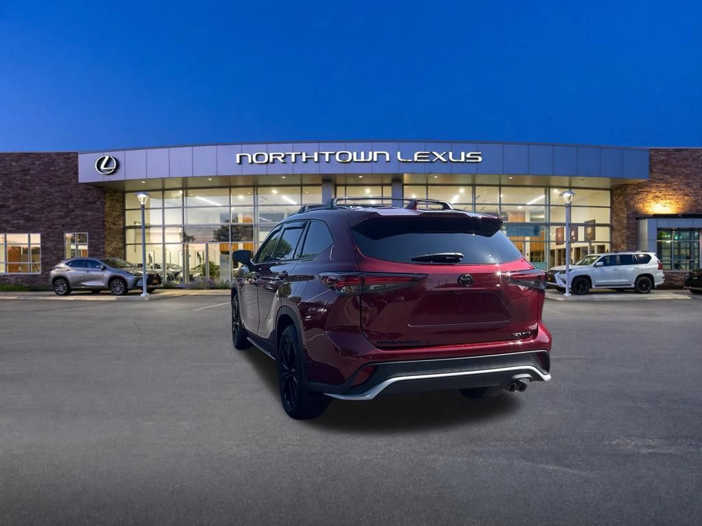 Used 2024 Toyota Highlander XSE AWD/4WD image 23