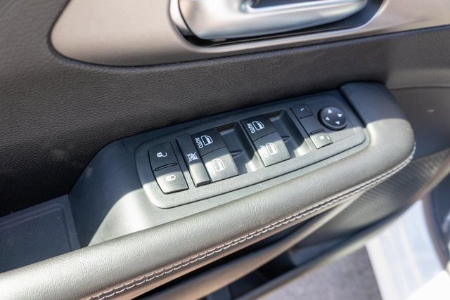 New 2027 Chrysler Pacifica Select FWD image 13