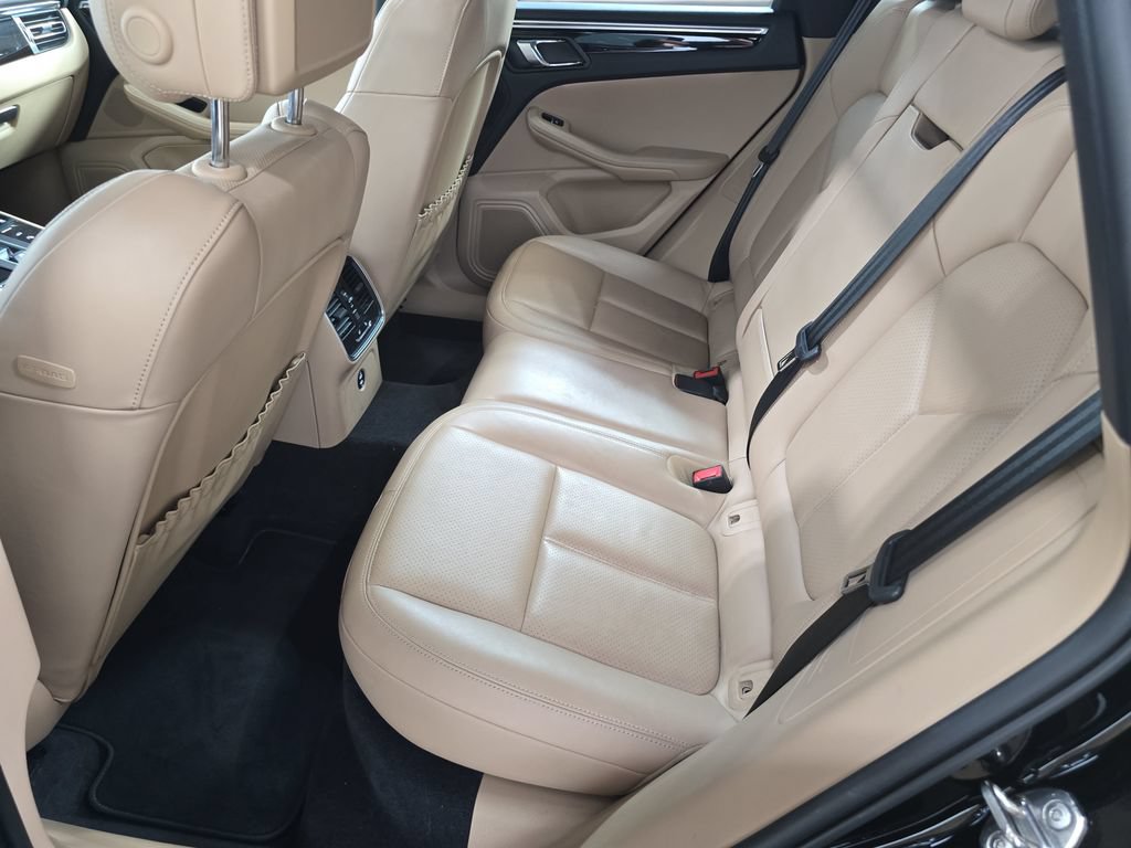 Certified 2023 Porsche Macan AWD/4WD image 24