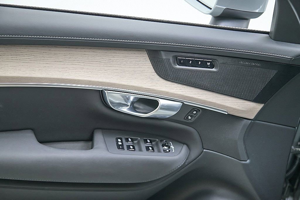 New 2026 Volvo XC90 B6 Plus w/ Protection Package Premier image 11