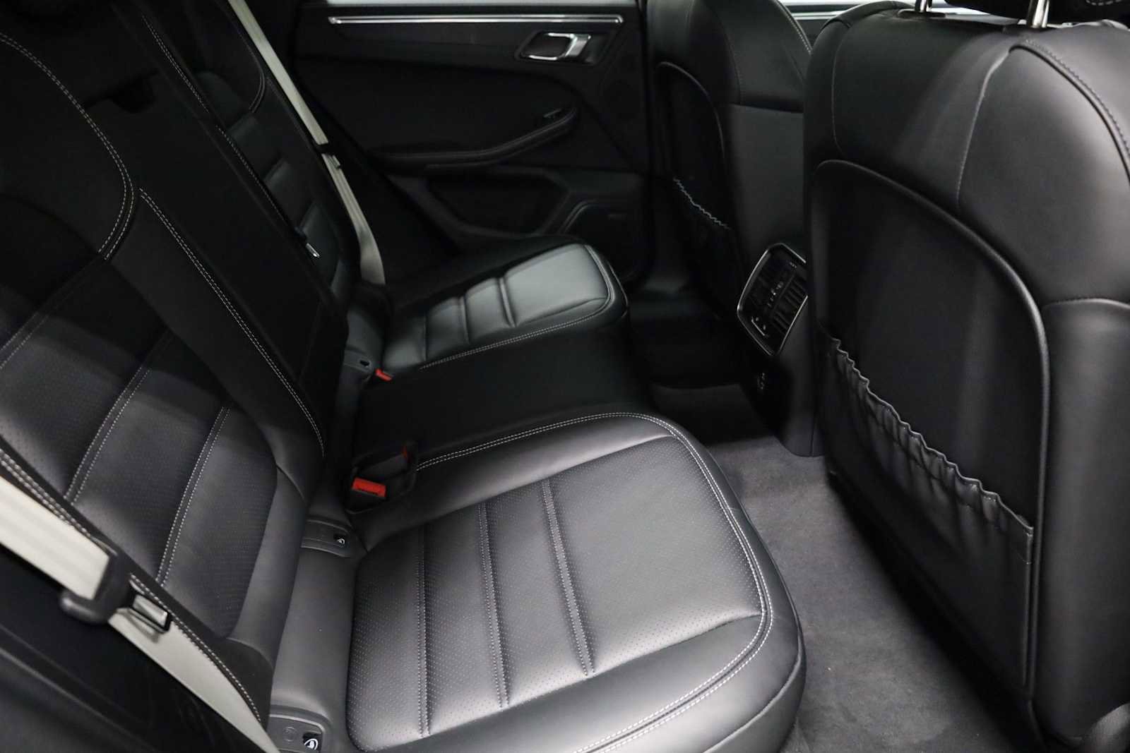 Certified 2025 Porsche Macan GTS image 37