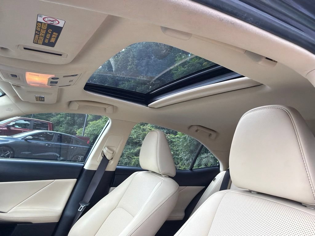 Used 2016 Lexus IS 200t RWD image 13