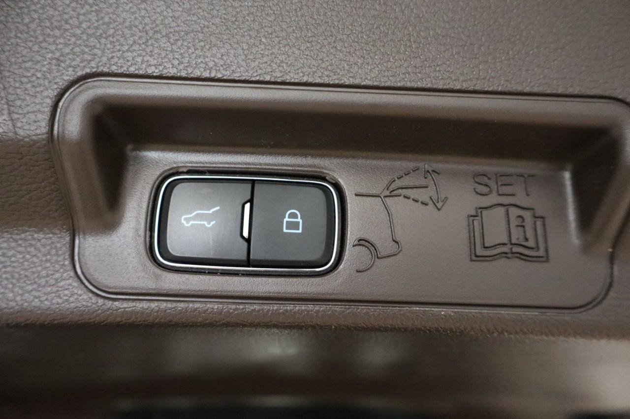 Used 2021 Ford Explorer King Ranch w/ Premium Technology Package AWD/4WD image 28