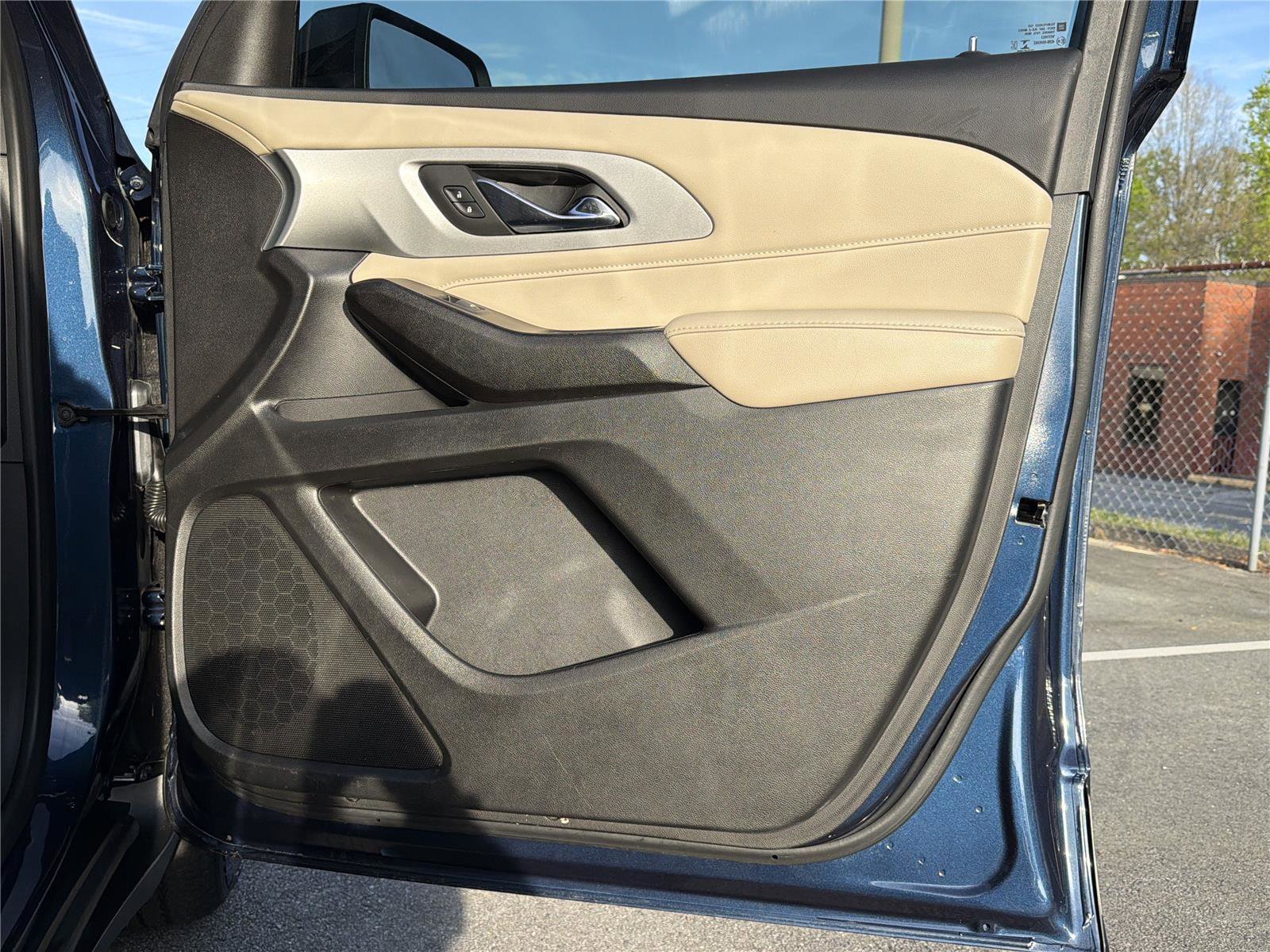 Used 2022 Chevrolet Traverse LS FWD image 13