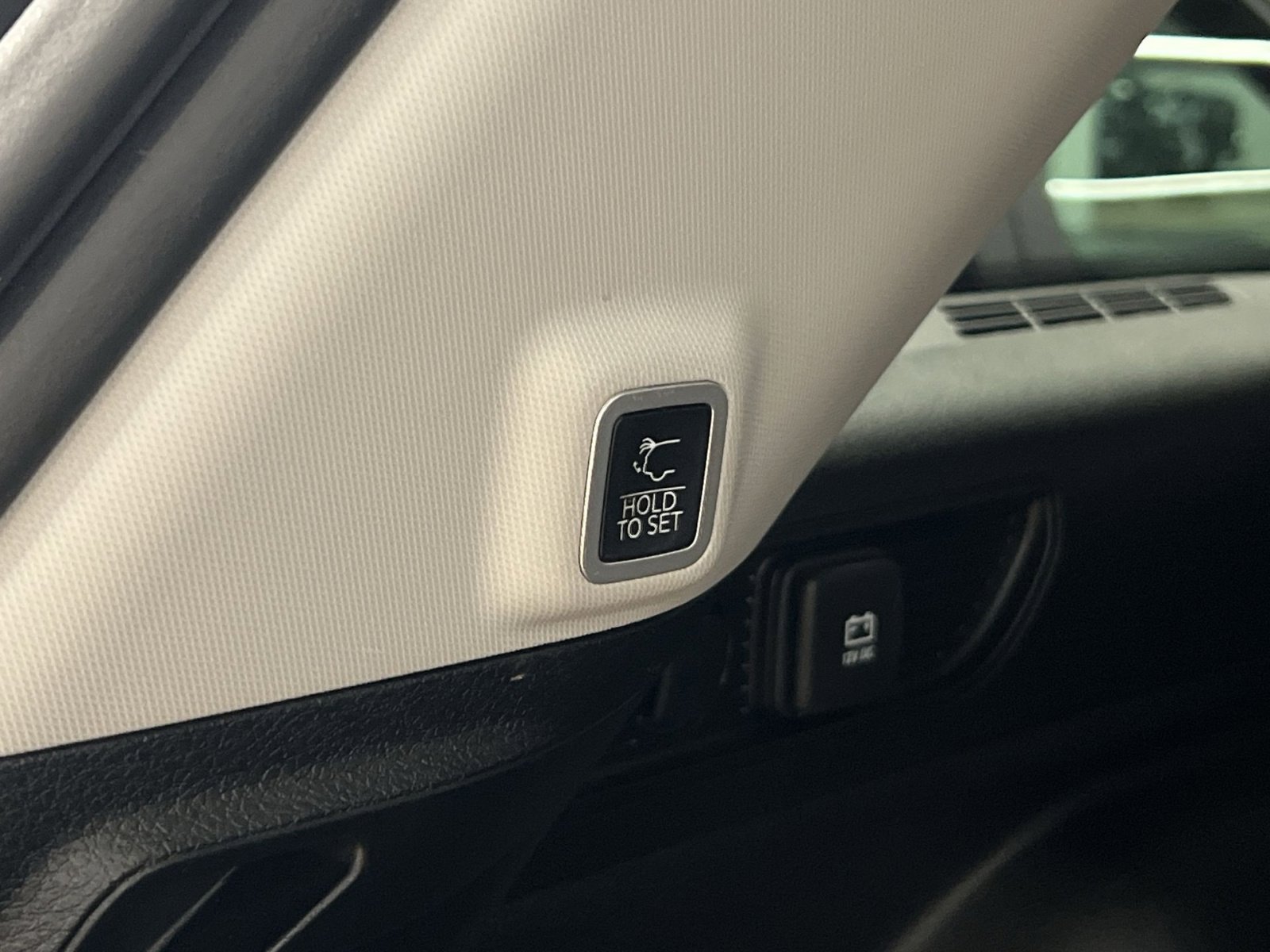 Used 2024 Jeep Grand Cherokee Limited w/ Luxury Tech Group II image 23