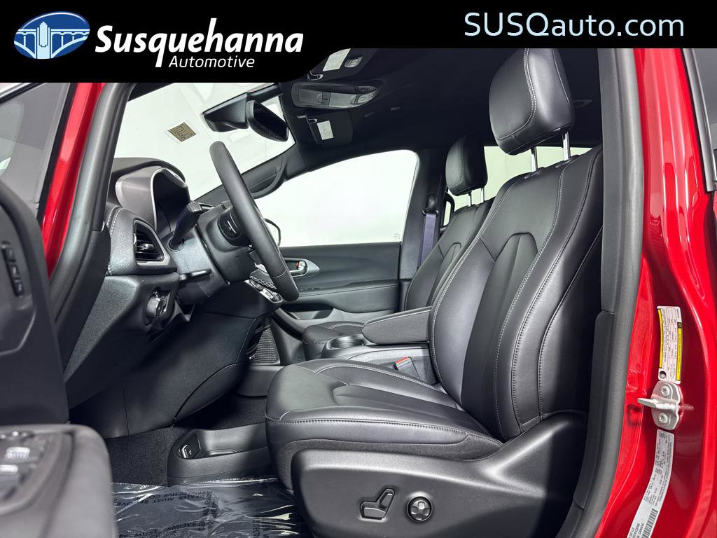 New 2026 Chrysler Pacifica Select image 4