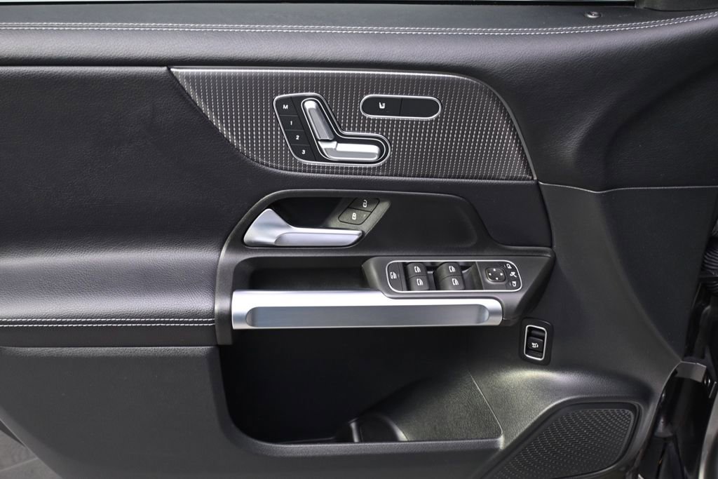 Used 2021 Mercedes-Benz GLB 250 4MATIC image 22