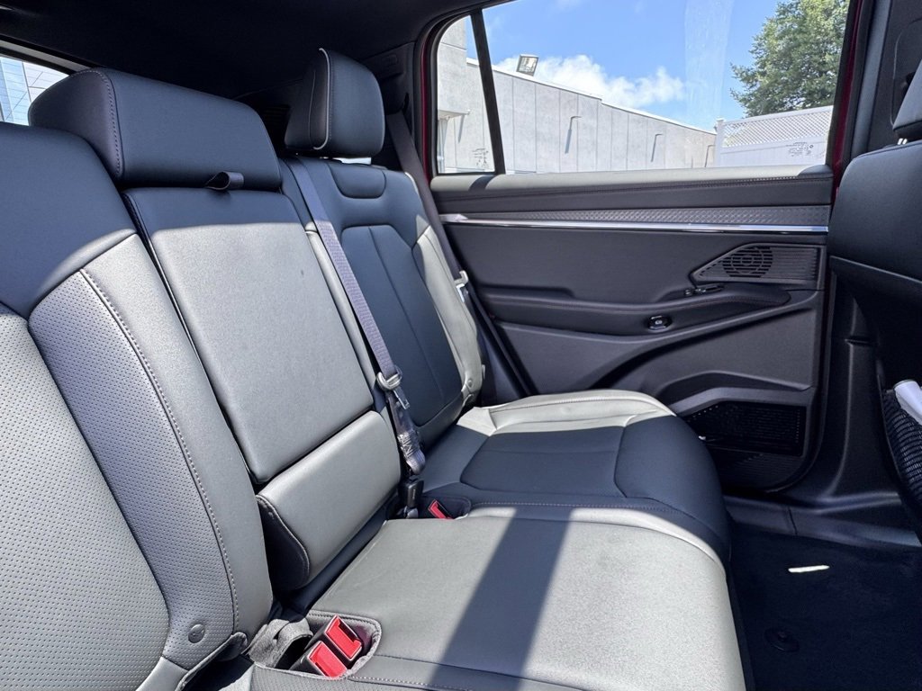 New 2025 Jeep Wagoneer Limited image 24
