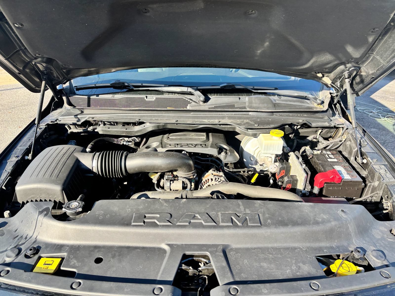 Used 2019 RAM 1500 Laramie AWD/4WD image 10