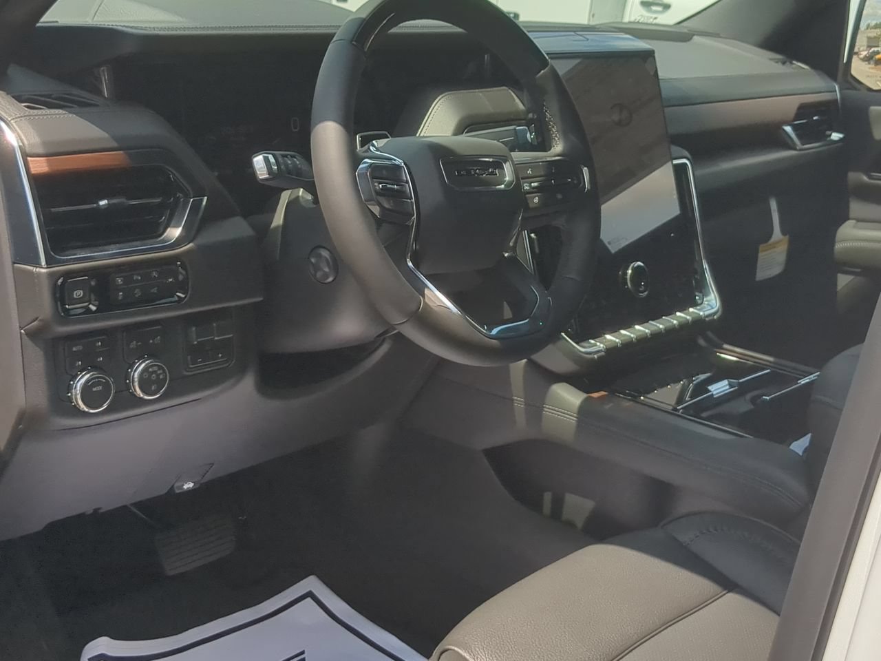 New 2026 GMC Yukon XL Denali w/ Denali Reserve Package AWD/4WD image 10