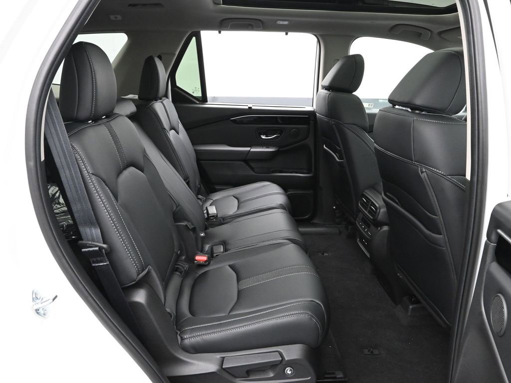 New 2025 Honda Pilot Touring image 40