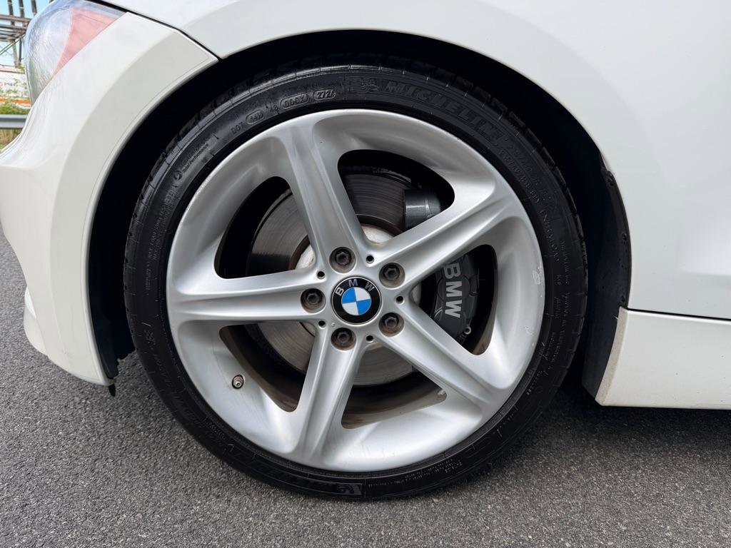 Used 2009 BMW 135i Convertible RWD image 31