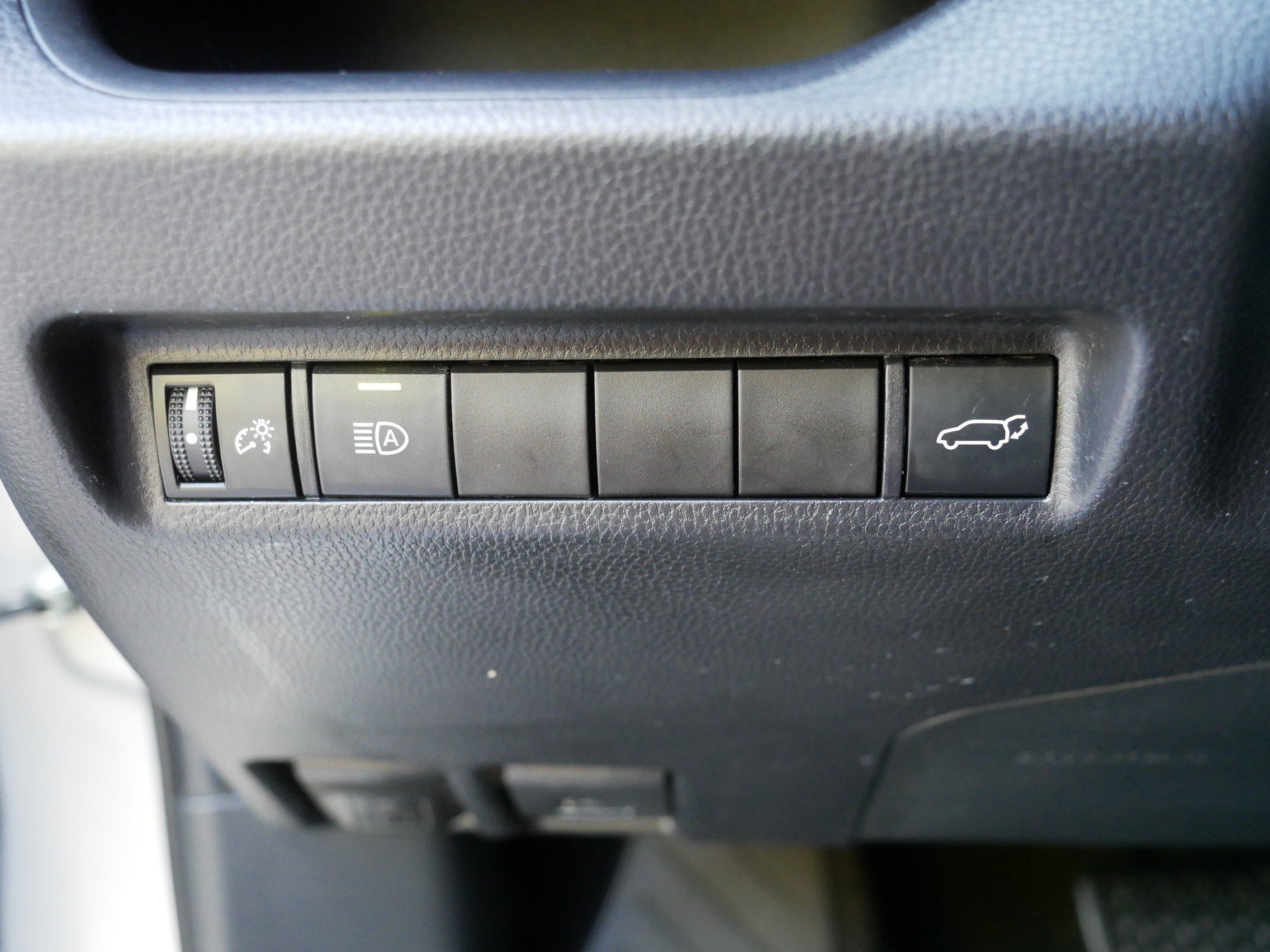 Used 2019 Toyota RAV4 XLE AWD/4WD image 26
