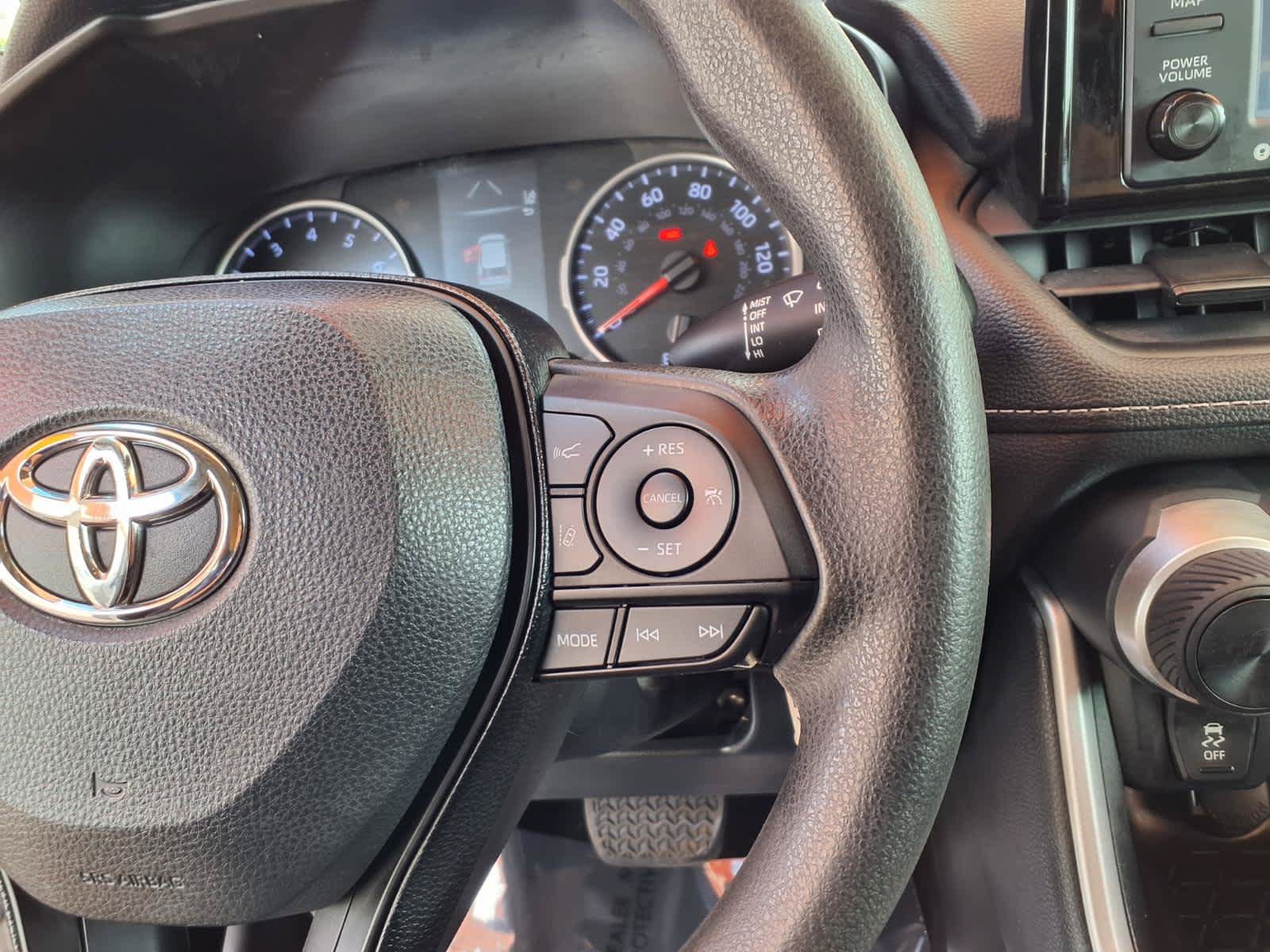 Used 2020 Toyota RAV4 LE w/ Carpet Mat Package FWD image 20
