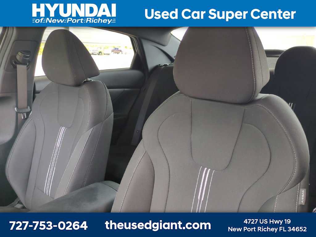 Used 2025 Hyundai Elantra Sport FWD image 7