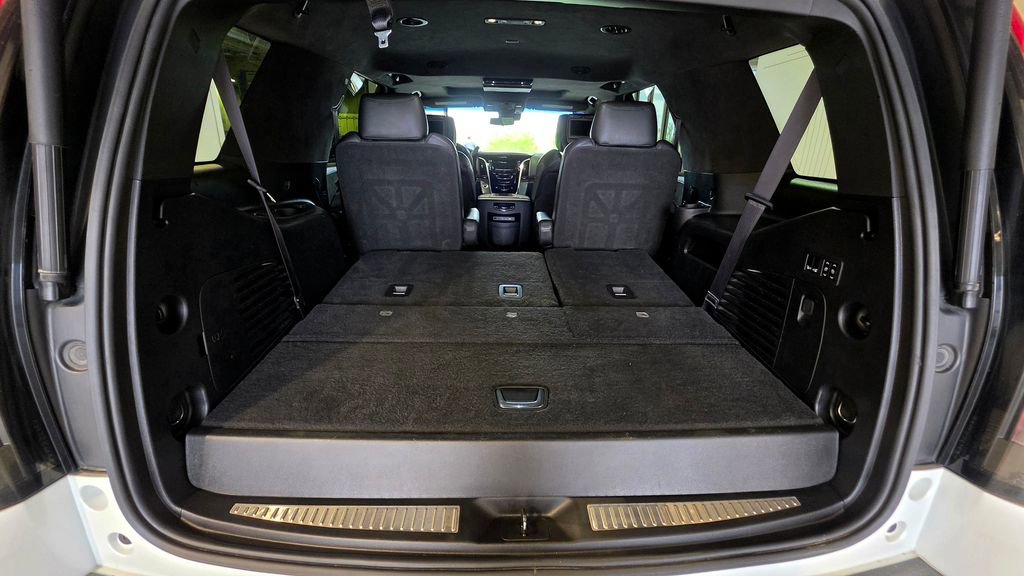 Used 2019 Cadillac Escalade Platinum AWD/4WD image 17