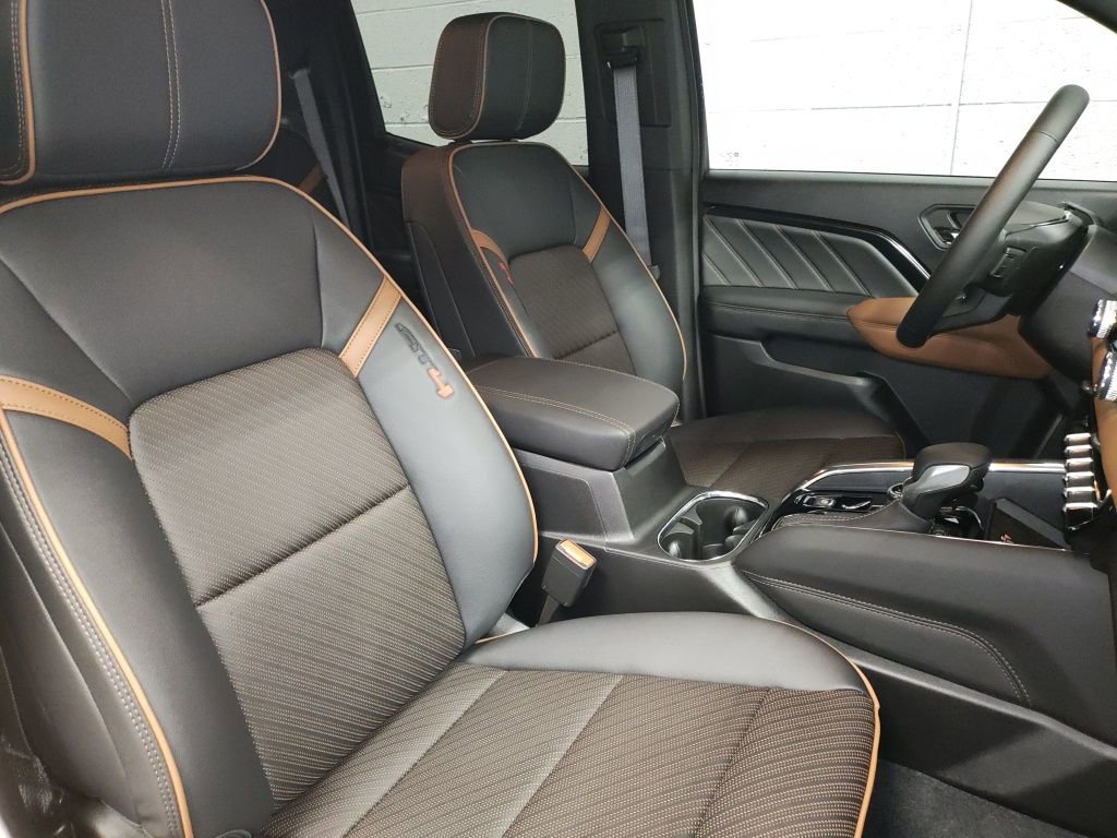 New 2026 GMC Canyon AT4 w/ AT4 Premium Package image 9