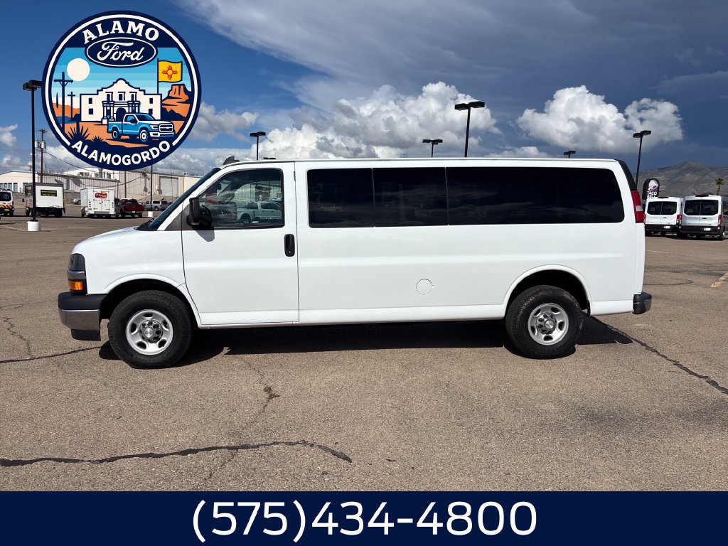Used 2022 Chevrolet Express 3500 LT w/ LT Preferred Equipment Group RWD image 2