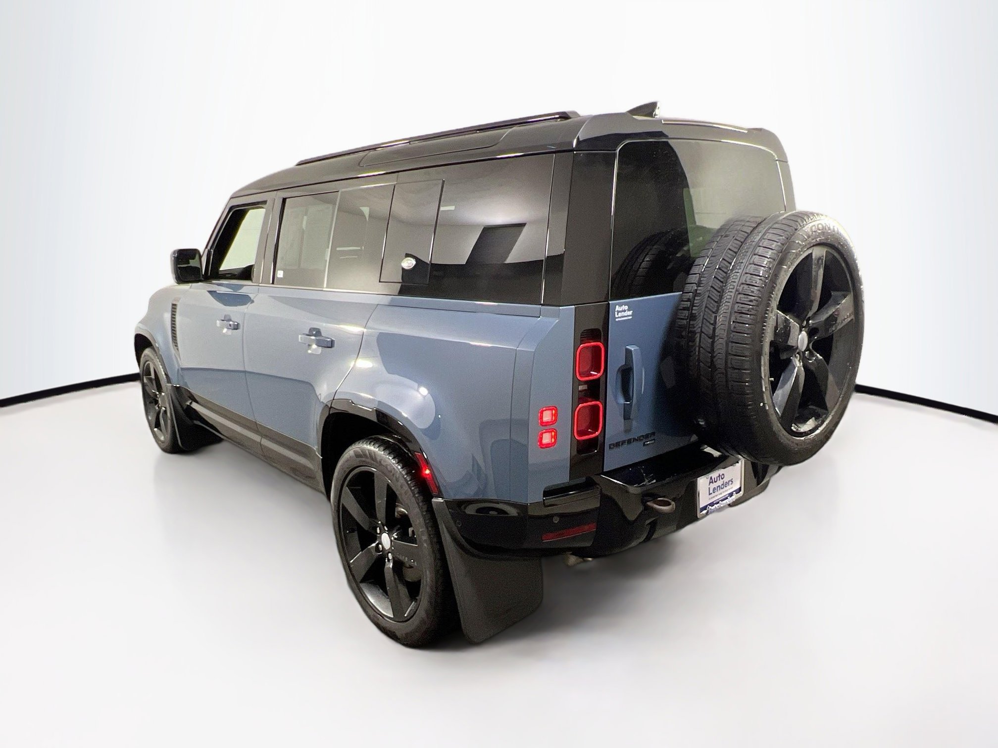 Used 2023 Land Rover Defender 110 X-Dynamic SE image 7