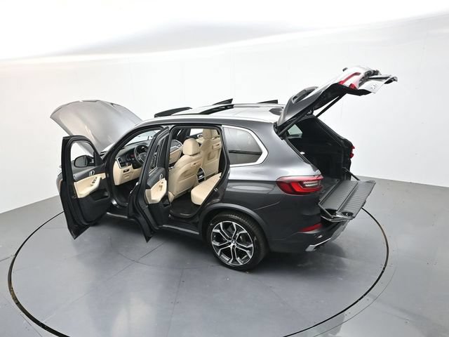 Used 2022 BMW X5 xDrive40i w/ Executive Package AWD/4WD image 56