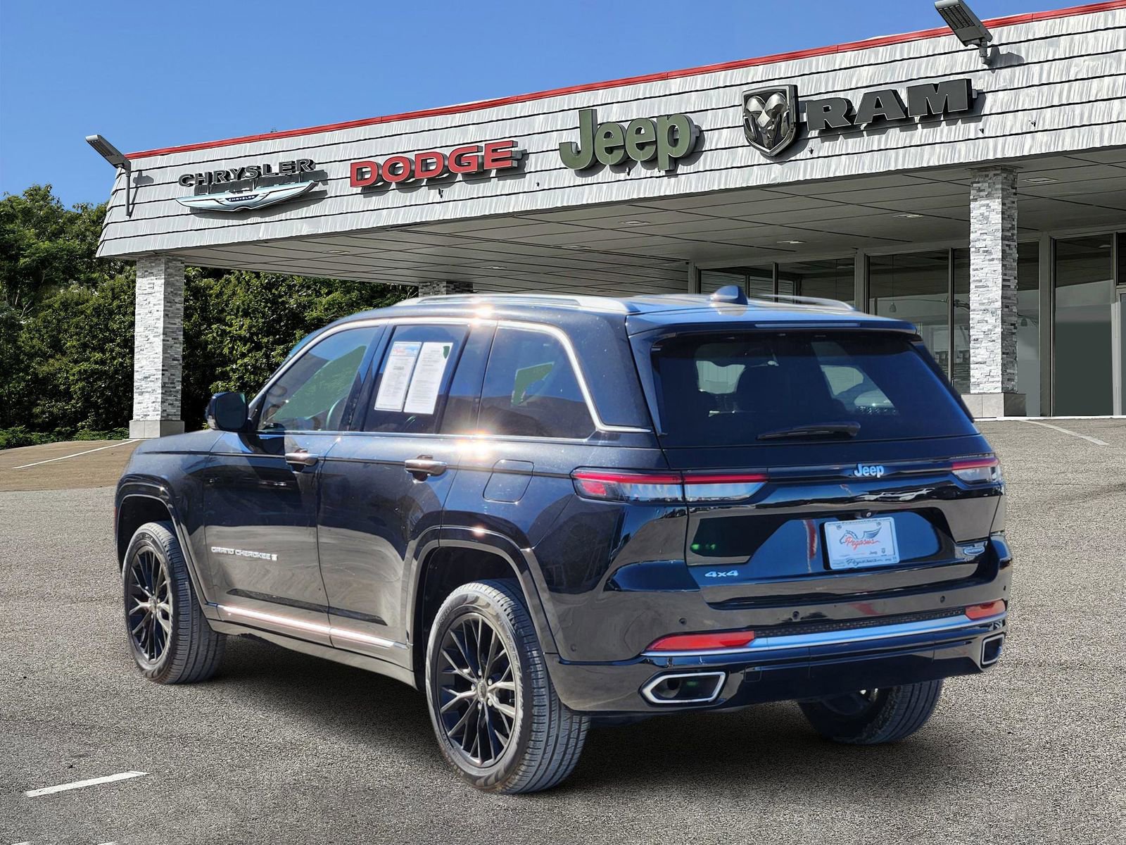 Used 2022 Jeep Grand Cherokee Summit image 5