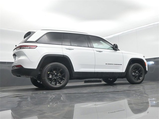 New 2025 Jeep Grand Cherokee Altitude image 44