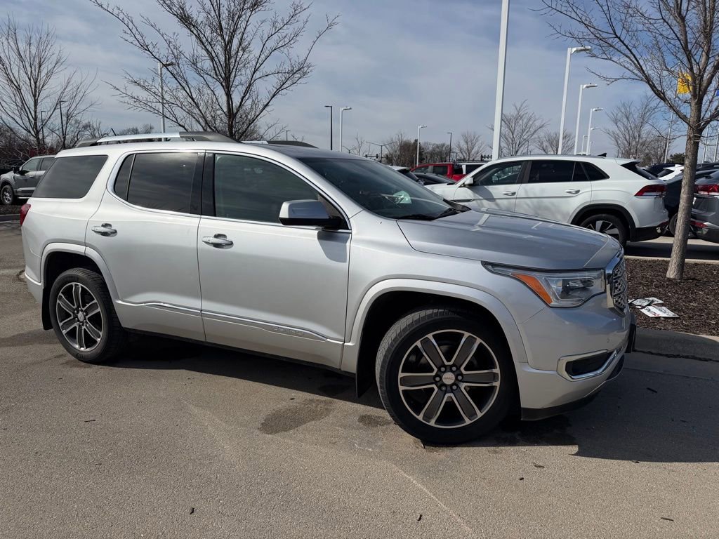Used 2017 GMC Acadia Denali w/ Technology Package image 4