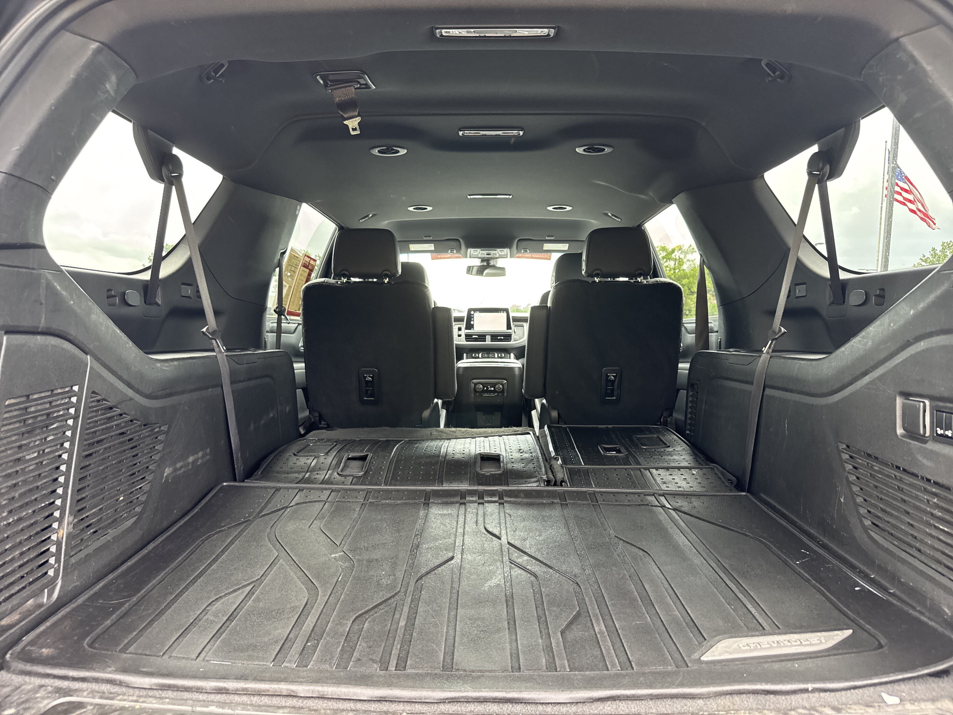 Used 2022 Chevrolet Suburban LT w/ Luxury Package AWD/4WD image 36