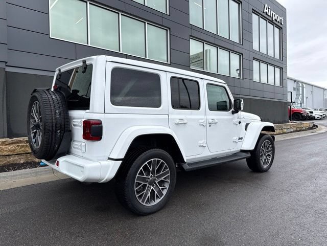 Used 2023 Jeep Wrangler Unlimited Sahara AWD/4WD image 3