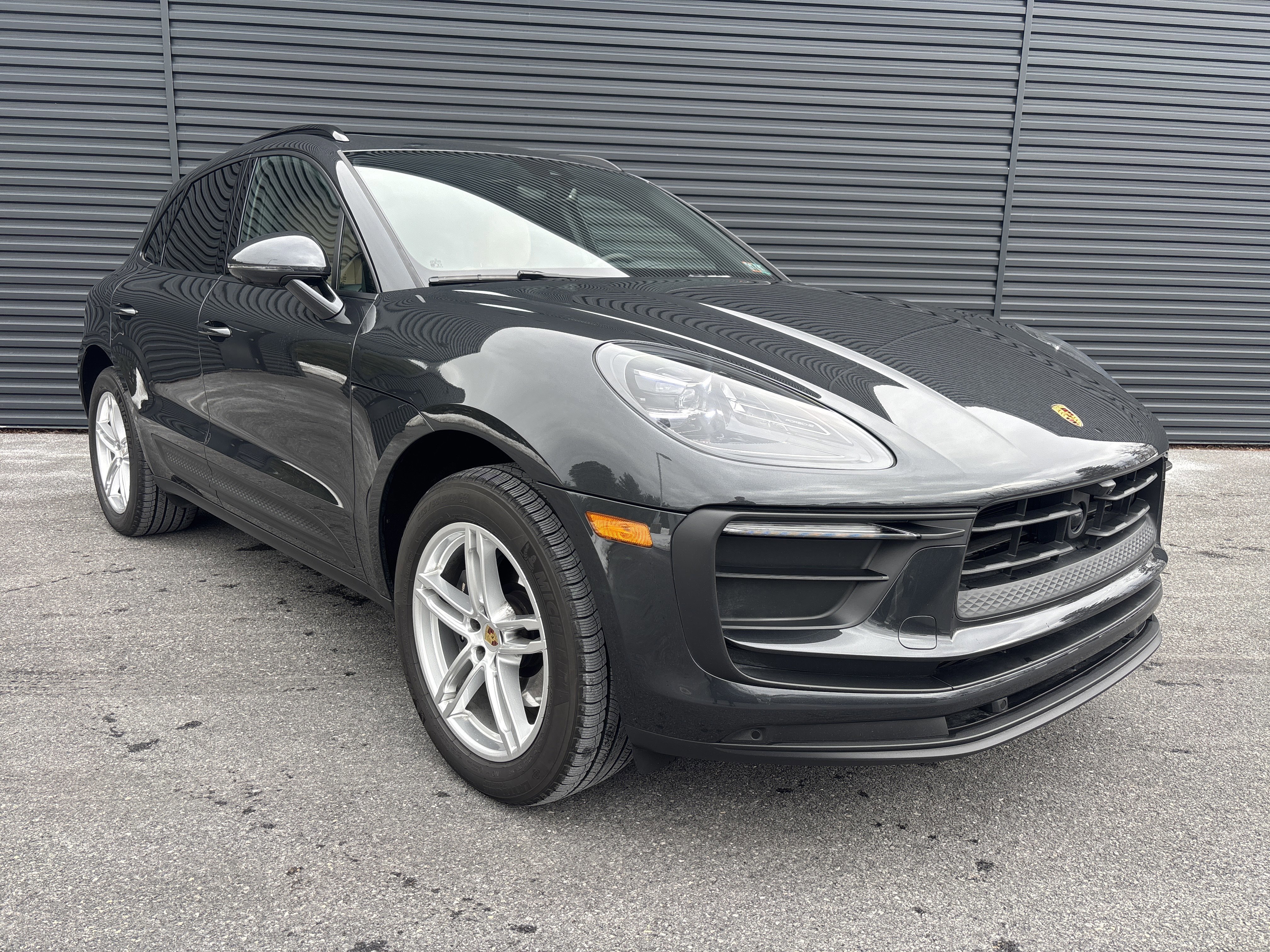 Certified 2025 Porsche Macan image 7