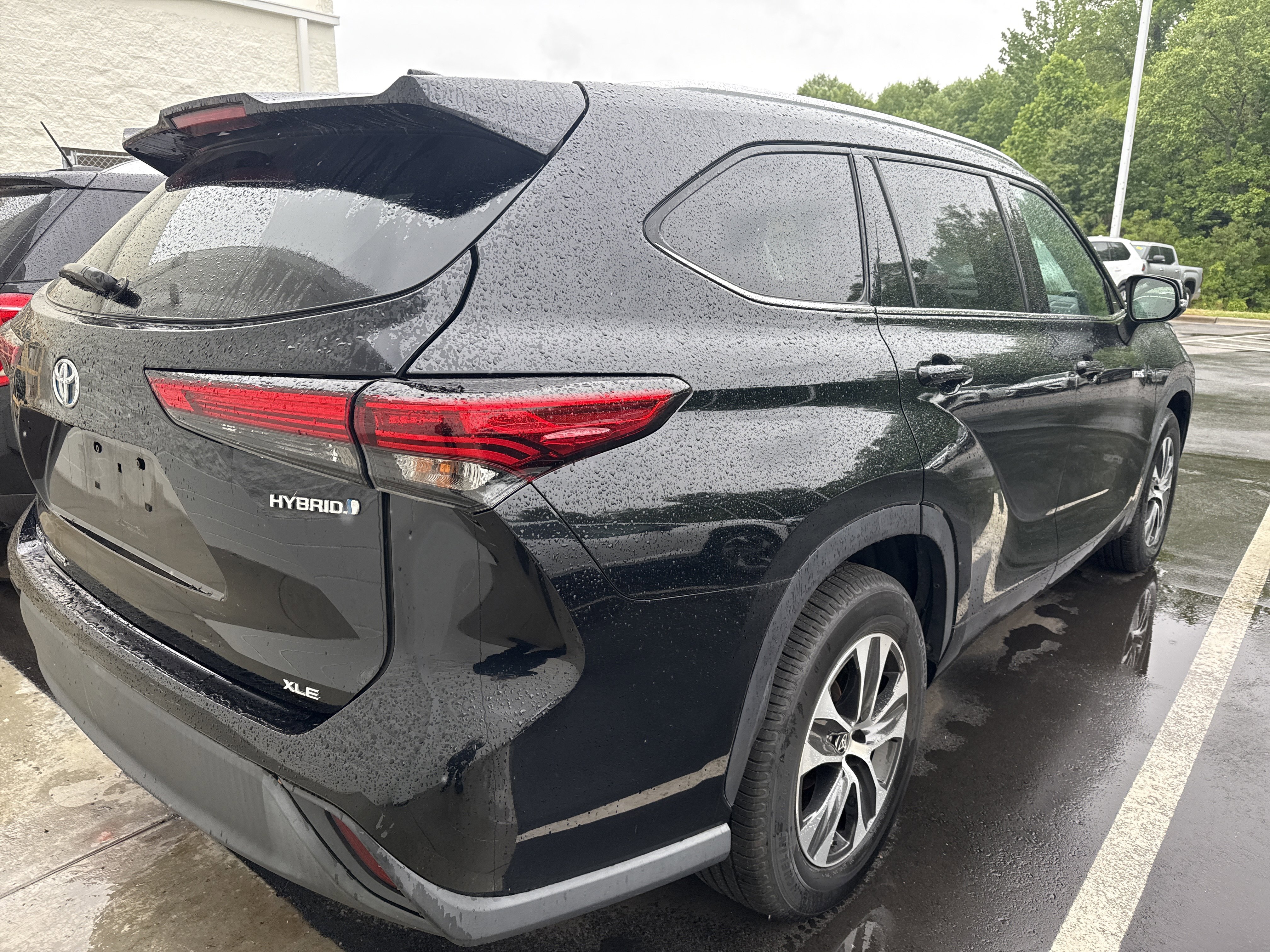 Used 2021 Toyota Highlander XLE FWD image 8